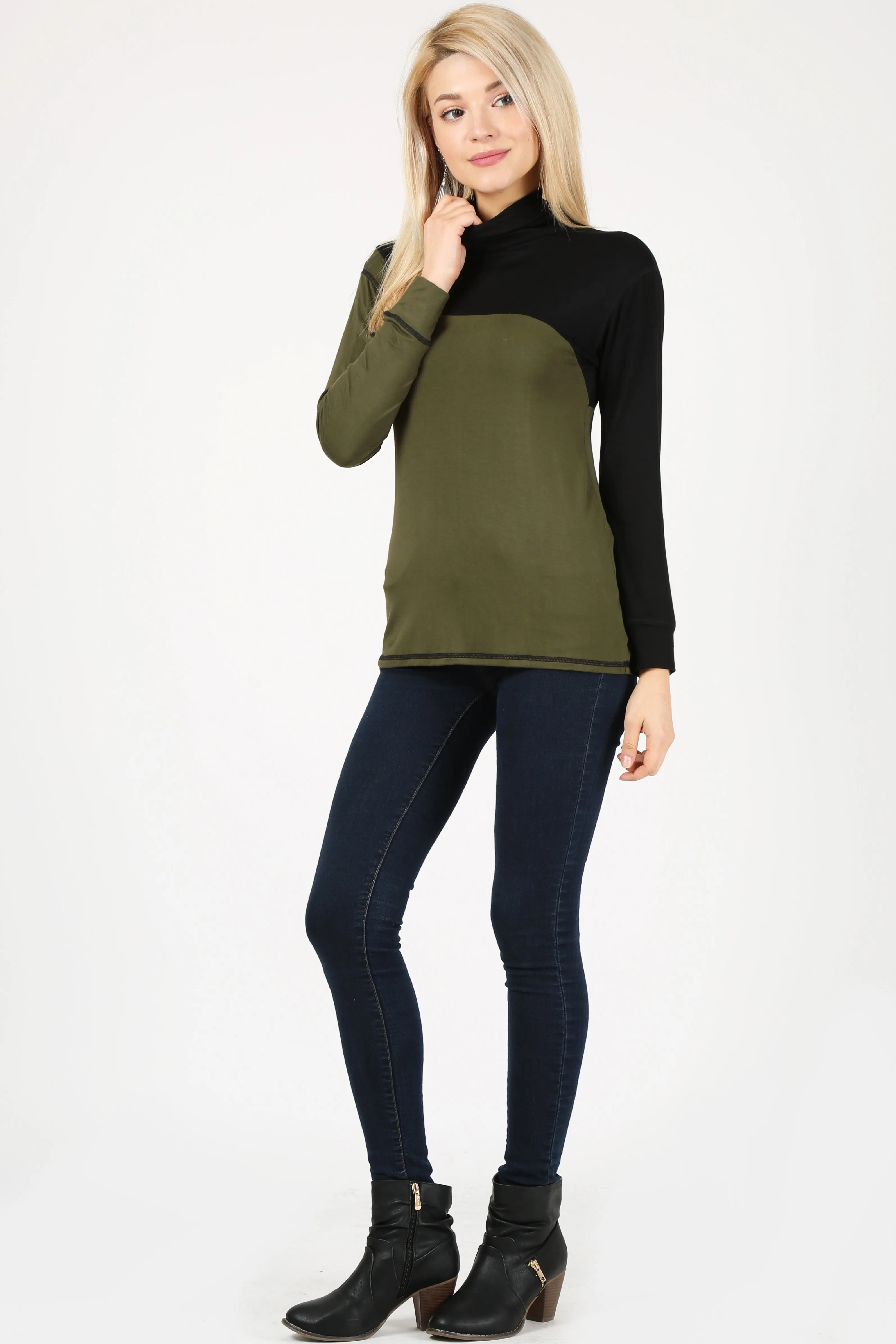 Captivate in Contrast Turtleneck