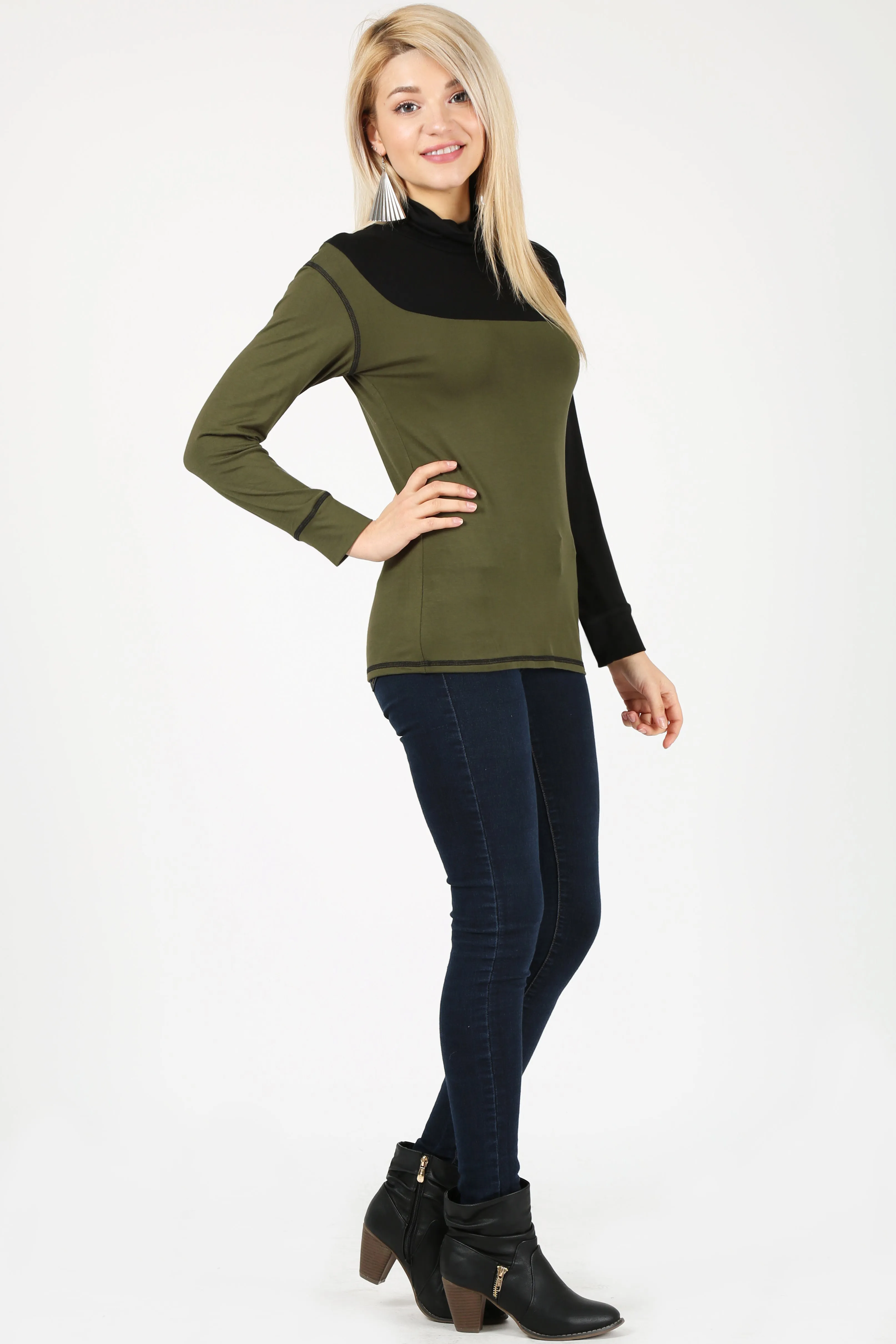 Captivate in Contrast Turtleneck