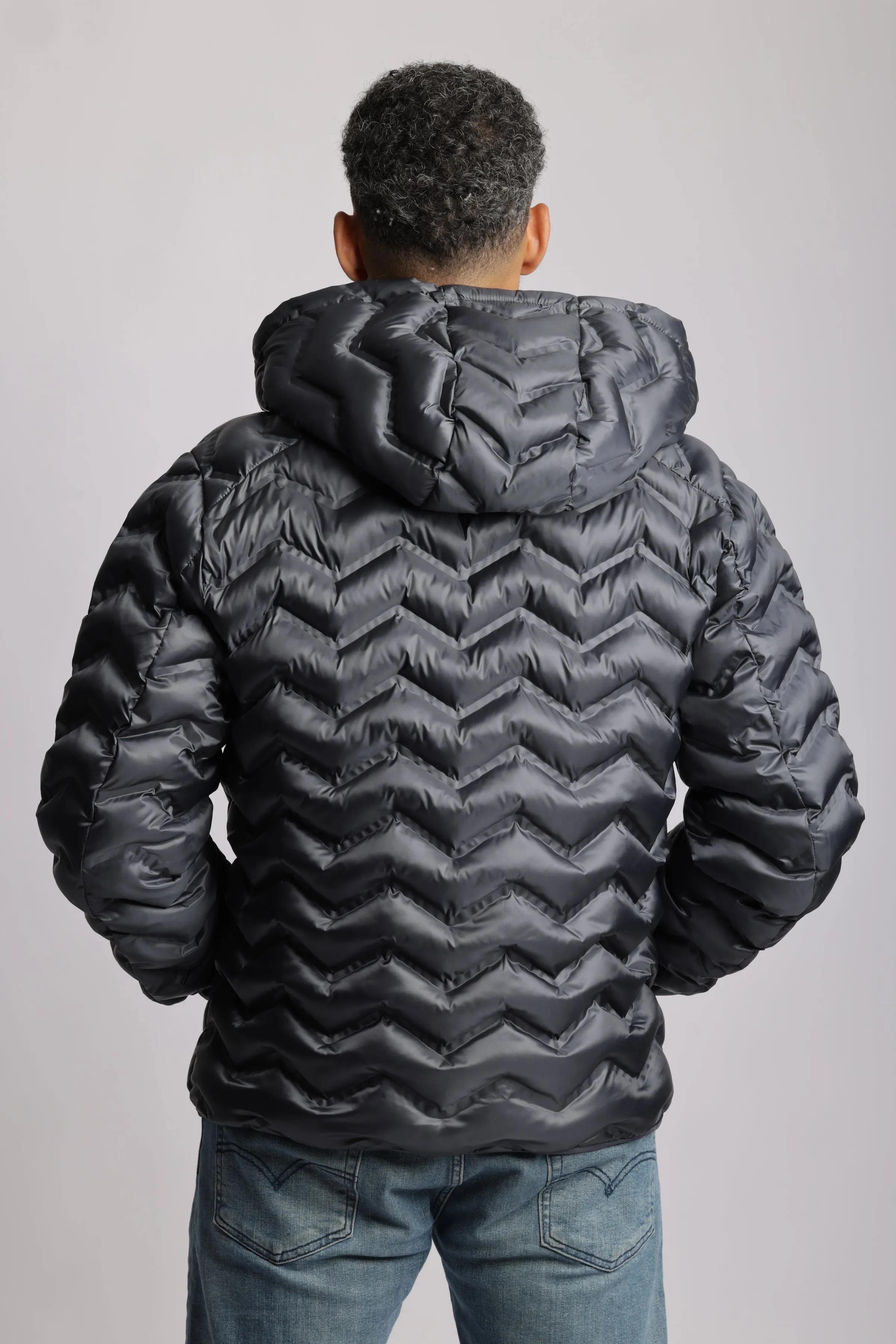 Men's packable puffer jacket in anthracite