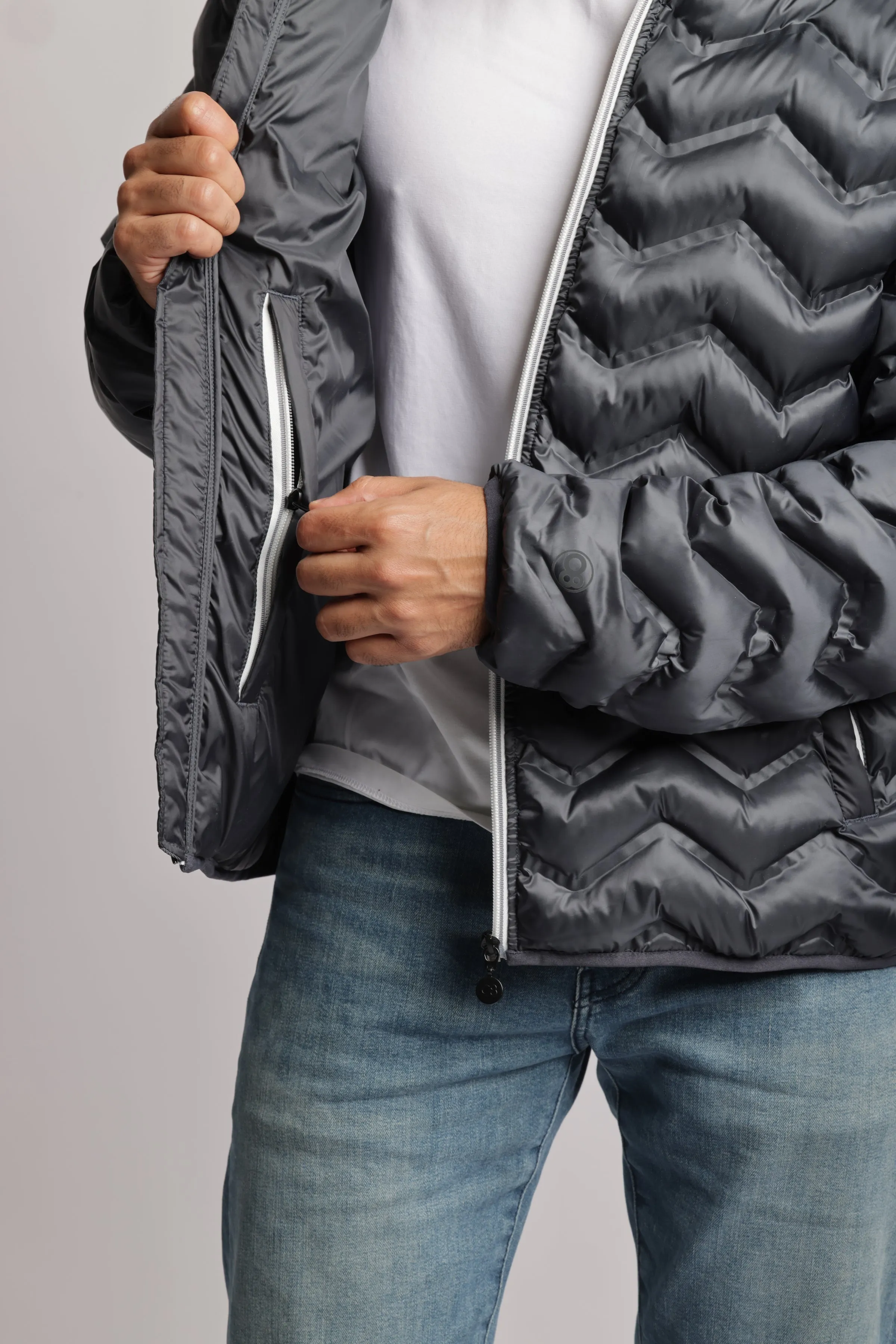 Men's packable puffer jacket in anthracite