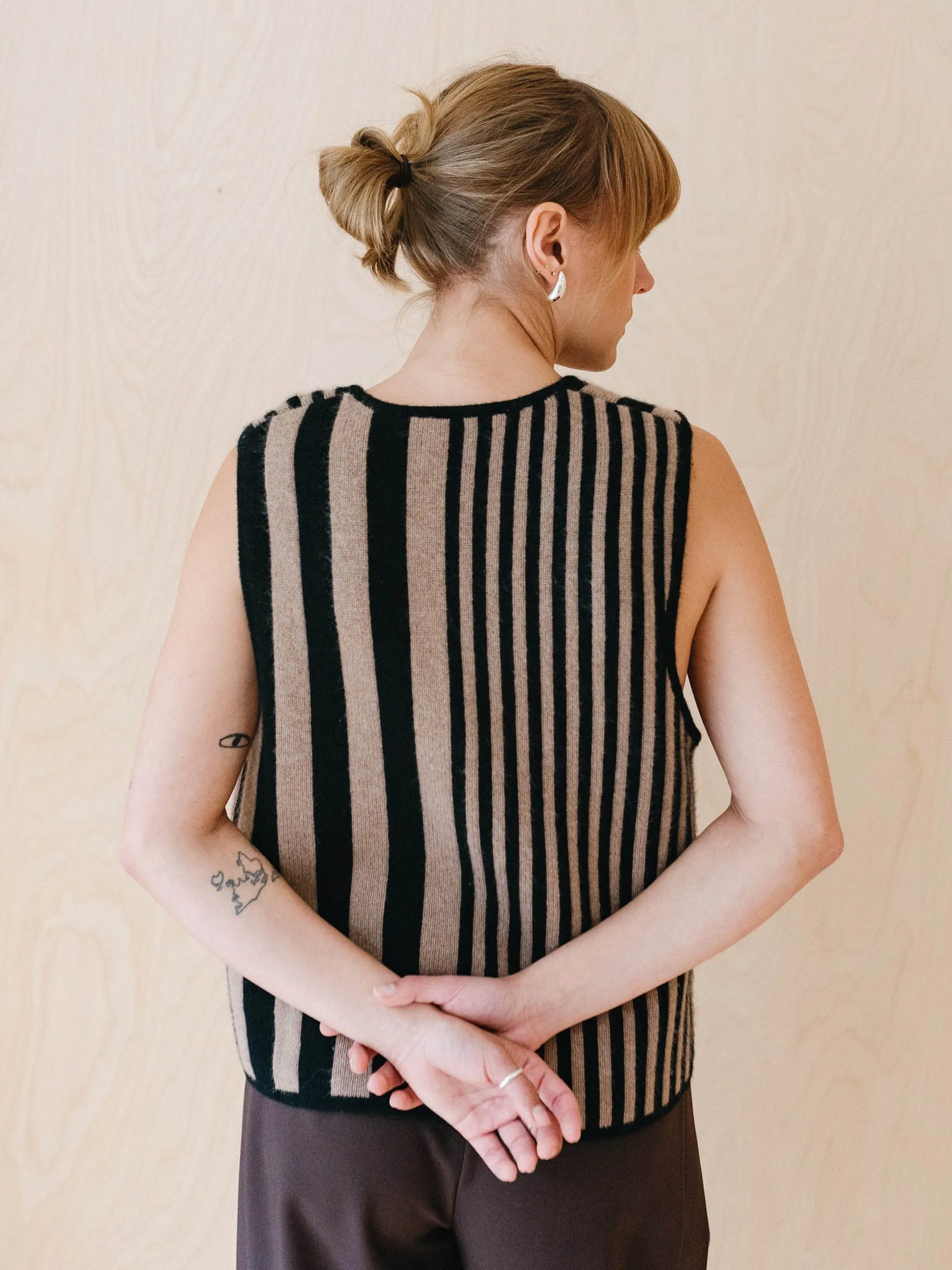 Merino wool vest in latte stripe