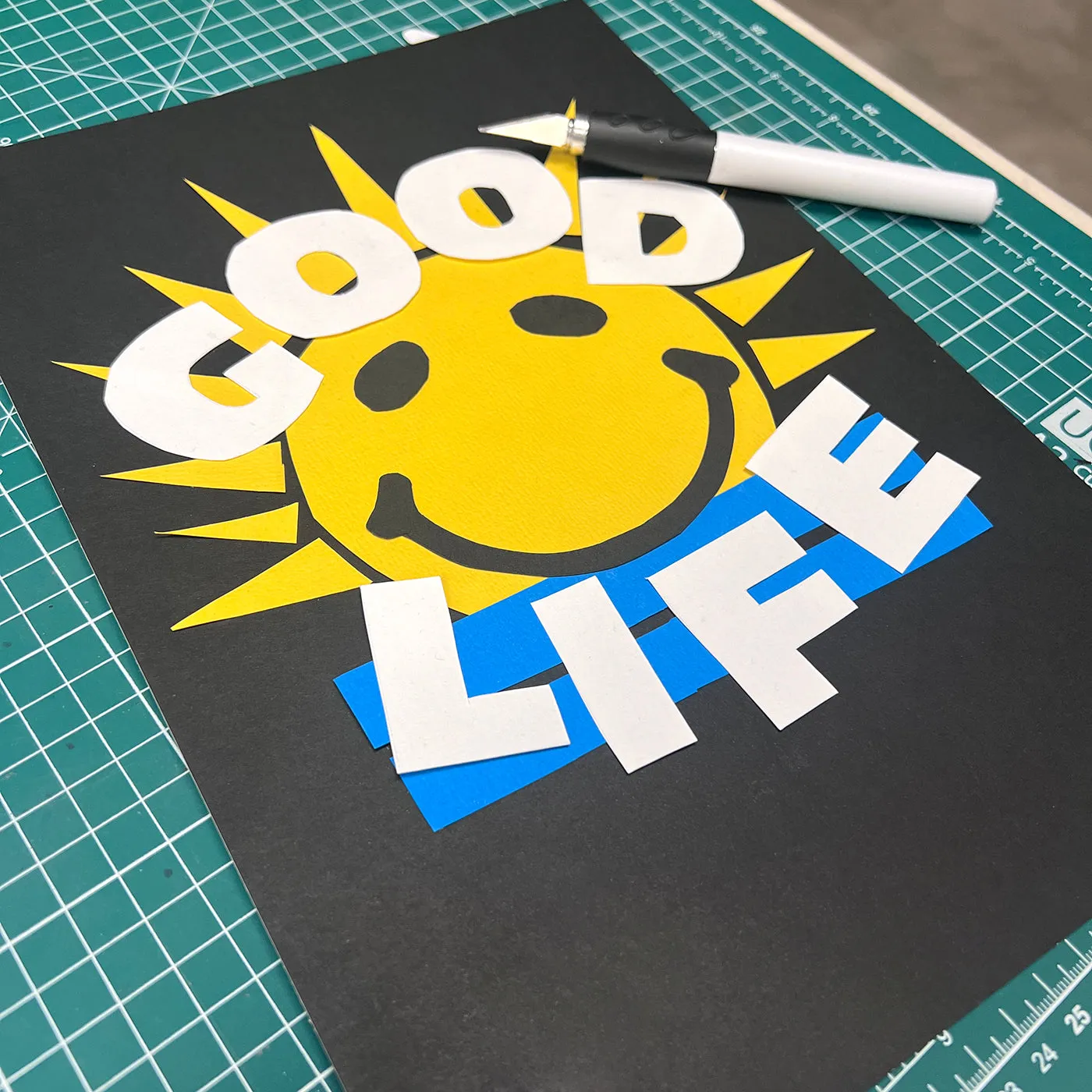 Sun Good Life Back Print - Tshirt - Black