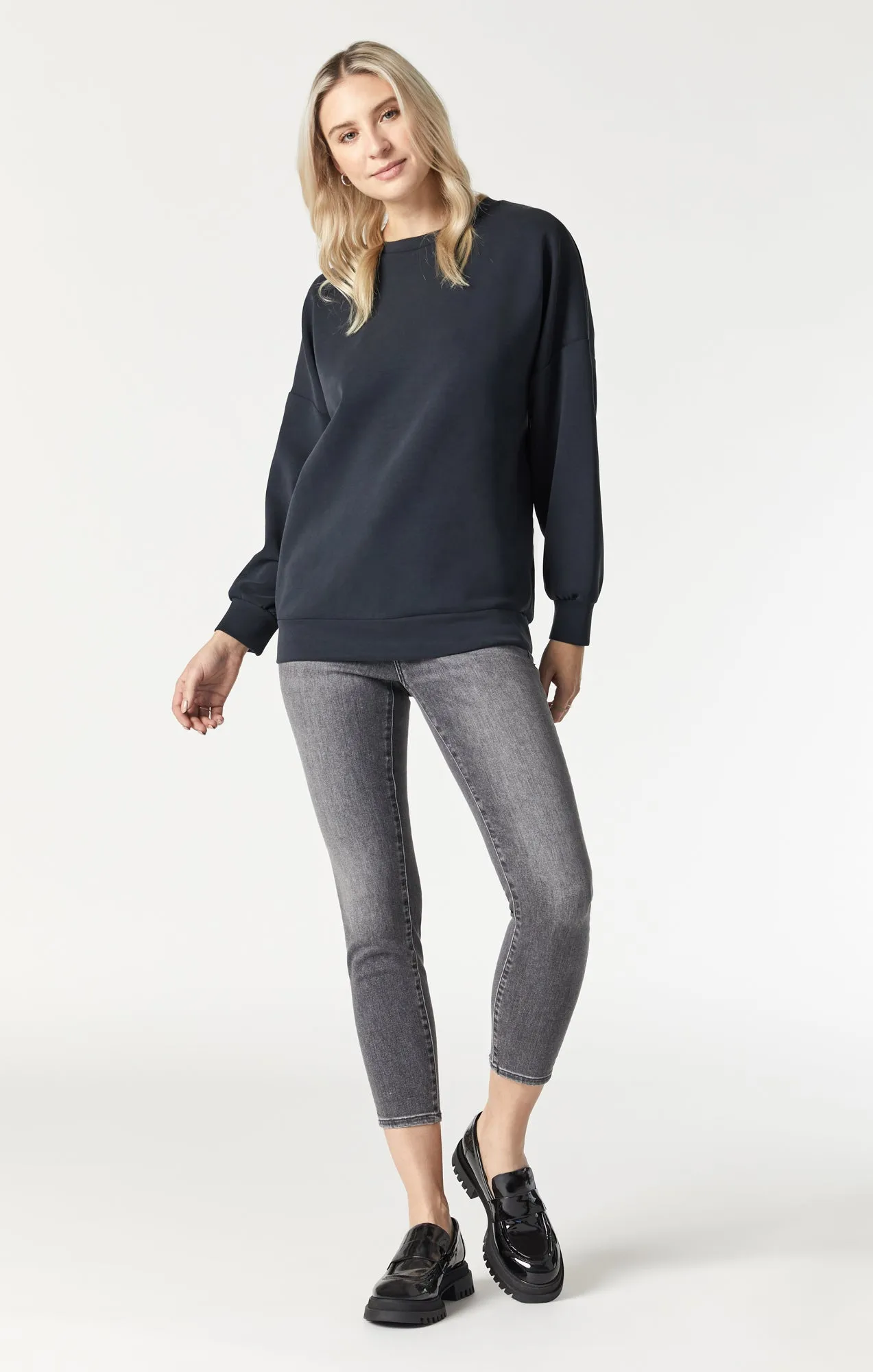 WOMEN'S CREW NECK SWEATSHIRT IN BLACK